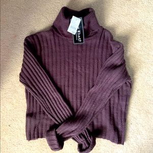 Turtle Neck Crop Top Sweater size M